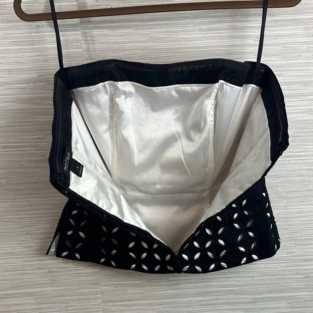 White House Black Market size 4 Black & white cutout Eyelet corset top - Picture 5 of 7